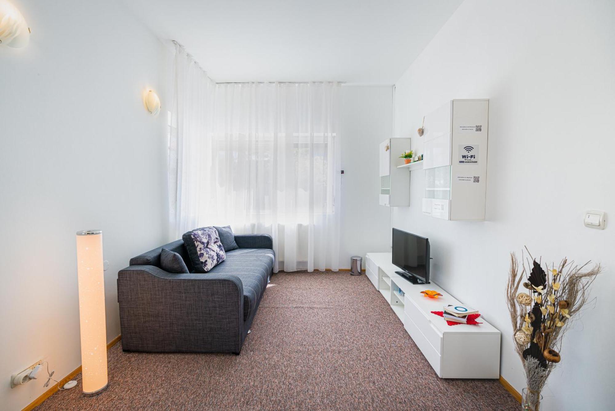 Pitstop Apartments Újszentes Kültér fotó